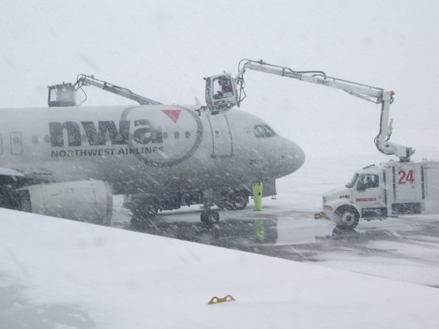 planedeicing.jpg