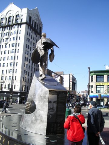 harlemstatue.jpg